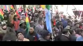 Afines a Evo intentan tomar Plaza Mutillo y enfrentan a la Policía
