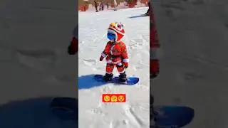 lillte baby enjoy the ice sliding l ice sliding #funny #shorts #trendingshorts
