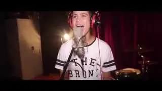 5 Seconds of Summer - She Looks So Perfect (Cover)