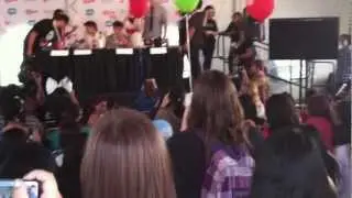 KCON '12 fancam - YouTube Idols Up Close and Personal panel (not so up close and personal)