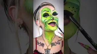 Guess how long it took to paint the fur 👀Makeup ib @byleechapman #grinch #makeup #christmas