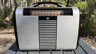 RCA Victor Globetrotter 8BX6 (Outdoors)