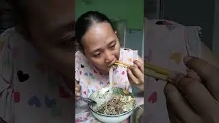 Bún mắm chay ăn cùng các loại rau 