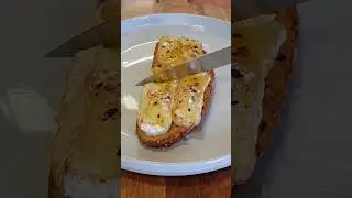 Baked brie sandwich with honey 🧀🍞🍯 #toast #sandwich #sandwichrecipe #shorts
