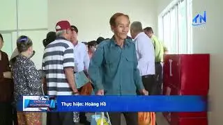 Provincial leaders present Tet gifts in Tam Vu commune.