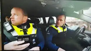 op interventie: vreemde man in de woonkamer