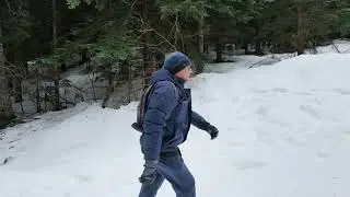 Snowy walk along the Lake Mardee Trail near Snoqualmie Summit