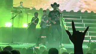 Dustin Lynch - She Cranks My Tractor (Live) - Santander Arena, Reading, PA - 11/14/25