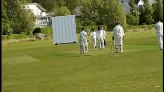 Azharuddin risky pull shot off Victorian leg spinner Dean Jones