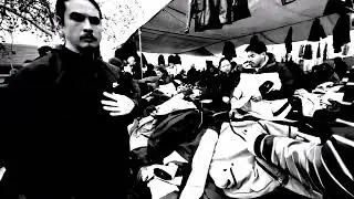 Video de mercadillo espa&ntilde;ol en blanco y negro a mitad de velocidad con m&uacute;sica de DOOM Eternal