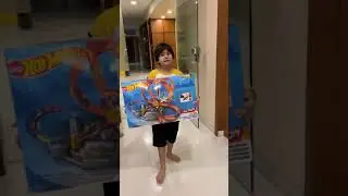 Opening Hotwheels Spin Storm Track Set