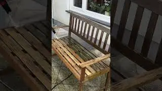 mit Hochdruckreiniger arbeiten/ Terasse mit Hochdruckreiniger reinigen/ Bank aus Holz reinigen