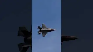 F-35 Aileron Roll #f35 #airforce #usaf #airshow #aviation #jets #america #stealth #fighterjet