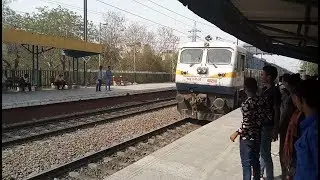 14003 MLDT NDLS Exp. skips Anand Vihar at high speed