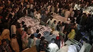 Pakistan suicide blast: Dozens killed and injured on India border