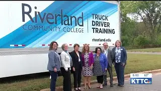 Senator Klobuchar visits Riverland Community College