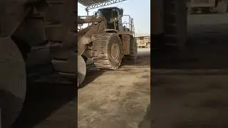 Welding new cutting edge | Wheel Loader Caterpillar 988G |