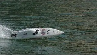 Epic RC boat video: Quantum Aquaholic Brushless Deep V Racing Boat 740mm (ARR)