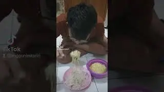 org sunda pasti ketawa #sunda #bahasasunda #banyol #makanmie #mieinstan