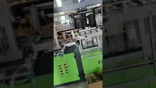 One out of four 1.5L PET automatic blow molding machine