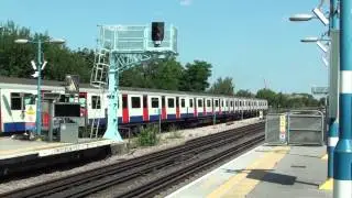 (HD) An eastbound District Line D78 Stock train departs Turnham Green