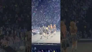 Hearts2Hearts - Butterflies (SMTOWN LIVE 2025, London, 02 Arena)
