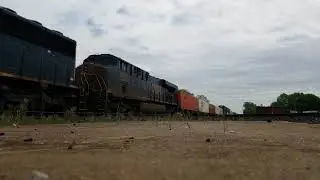 CSX SD60 leads Q161