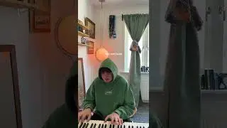 Sl&auml;pper denna lilla l&aring;t p&aring; fredag :)) akvamarin heter den