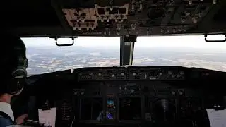 SAS Scandinavian Cockpit View during whole landing - Boeing 737 no longer in use - Guess the airport