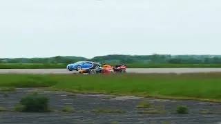 Bugatti Chiron vs. F1 car drag race