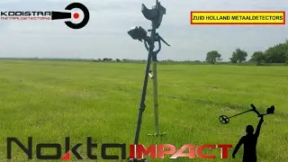 Nokta Impact metaaldetector.. metaaldetectie op een grasakker