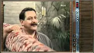 Diether Krebs verlegt Teppich mit kleinem Malheur