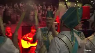 Группа Drinagh Mummers выступает в The Coal Bunker, Drinagh, графство Уэксфорд. 23 мая 2025 г.