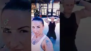 ninja ze swoją poł&oacute;wką