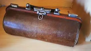 MALET&Iacute;N MEDICO CAB&Aacute;S DE CUERO A&Ntilde;OS 30 Gladstone leather medical bag (doctor's bag, physician's bag)