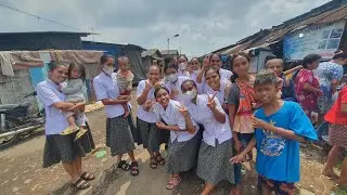 Pengemasan dan Pendistribusian Pakaian Lebaran untuk Para Sahabat di wilayah Pasar Gadang.