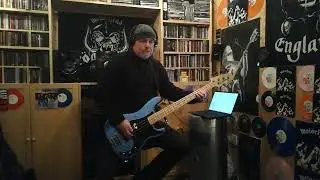 The Offspring, Smash It Up, Bass