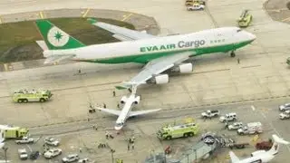 Planes Clip Each Other at O'Hare; Ex-Convict Slips TSA