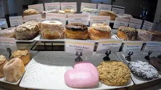 I tried Five Daughters Bakery 100 layer donuts for the first time