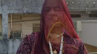 आज हमारे नएघरपरहोवररोटीऔरलालमिर्चकीचटनीबच्चों ने जीदकीहठंडामौसम में लाल मिर्चकीचटनीबहुतअच्छी होती है