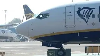 Cool Pilot Wave at Lisbon Airport! 👋✈️ A Moment to Remember