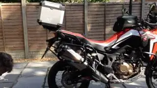 CRF1000L Africa Twin Part 3, SW Motech Trax Adventure panniers quick removal demonstration