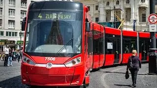 Recenzia s dizajnérom: Nová električka v Bratislave sa smeje ako blázon