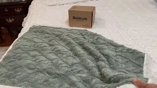 Waterproof 2 Sided Bedsure Pet Blanket Petlover Great Gift!Washable  Reversible Furniture Protection