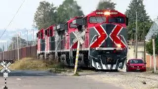 No son de prueba estas cuatro AC446CM, pero van juntas en el metalero vacío rumbo al norte.