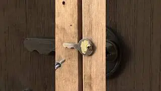 He turned an old key into a door lock&hellip; GENIUS!No lock?  #DIYHack  #KeyTrick  #WoodworkingTips