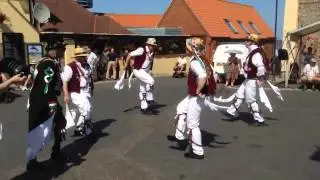 Leeds Morris Men at the Potty Morris festival 2015