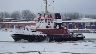 Voith marine technology -Maneuvering the Voith Water Tractor in ice (EN)