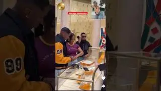 Присцилла Охо и ее муж Джума Джукс вместе совершают покупки в Дубае в честь годовщины свадьбы.