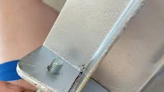 Как сейчас выглядят выравниватели с фиксированными ножками Knead It Metal.